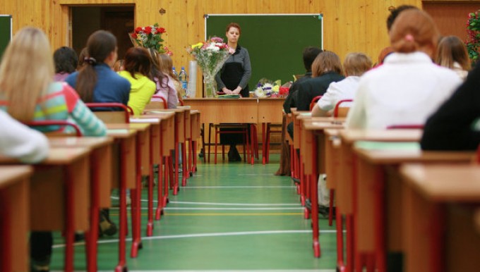 Граждане с судимостями за нетяжкие преступления могут получить разрешение работать учителями