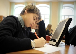 Юные москвичи осваивают электронные учебники